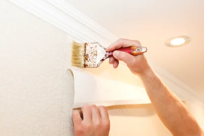 Pose de papier peint à Feurs — revêtements muraux et toiles de verre